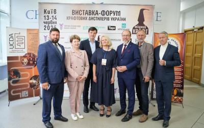 Групове фото: Катерина Камишева, Тарас Висоцький, Людмила Хомічак, Володимир Печко, Геннадій Чижиков